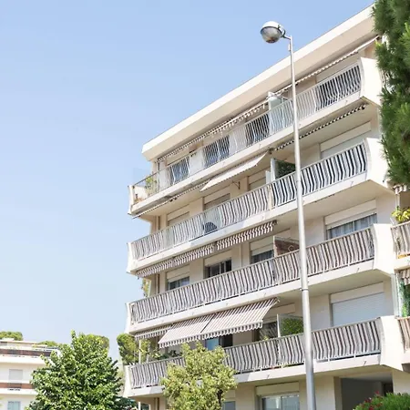 Studio vue mer plage aéroport Nice centre commercial CAP 3000 Arenas emplacement excellent Appartement *