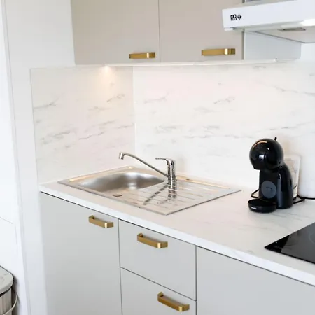 Apartamento Ang Azur Proche Aéroport Vue Centre Commercial Cap 3000 Arenas Emplacement Excellent Saint-Laurent-du-Var
